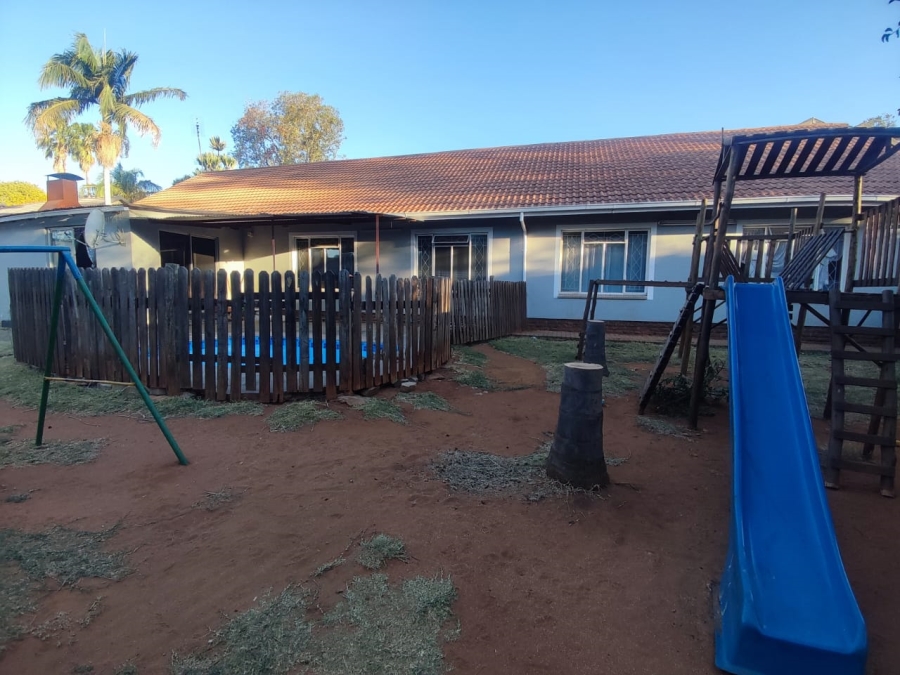 To Let 4 Bedroom Property for Rent in Protea Park North West